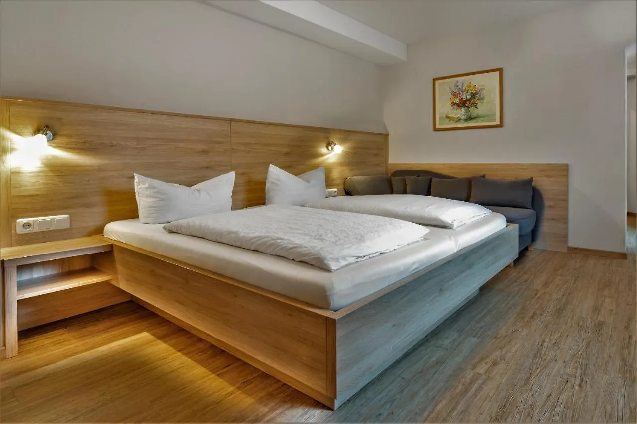 Zajazd Gaestehaus Arracher Hof